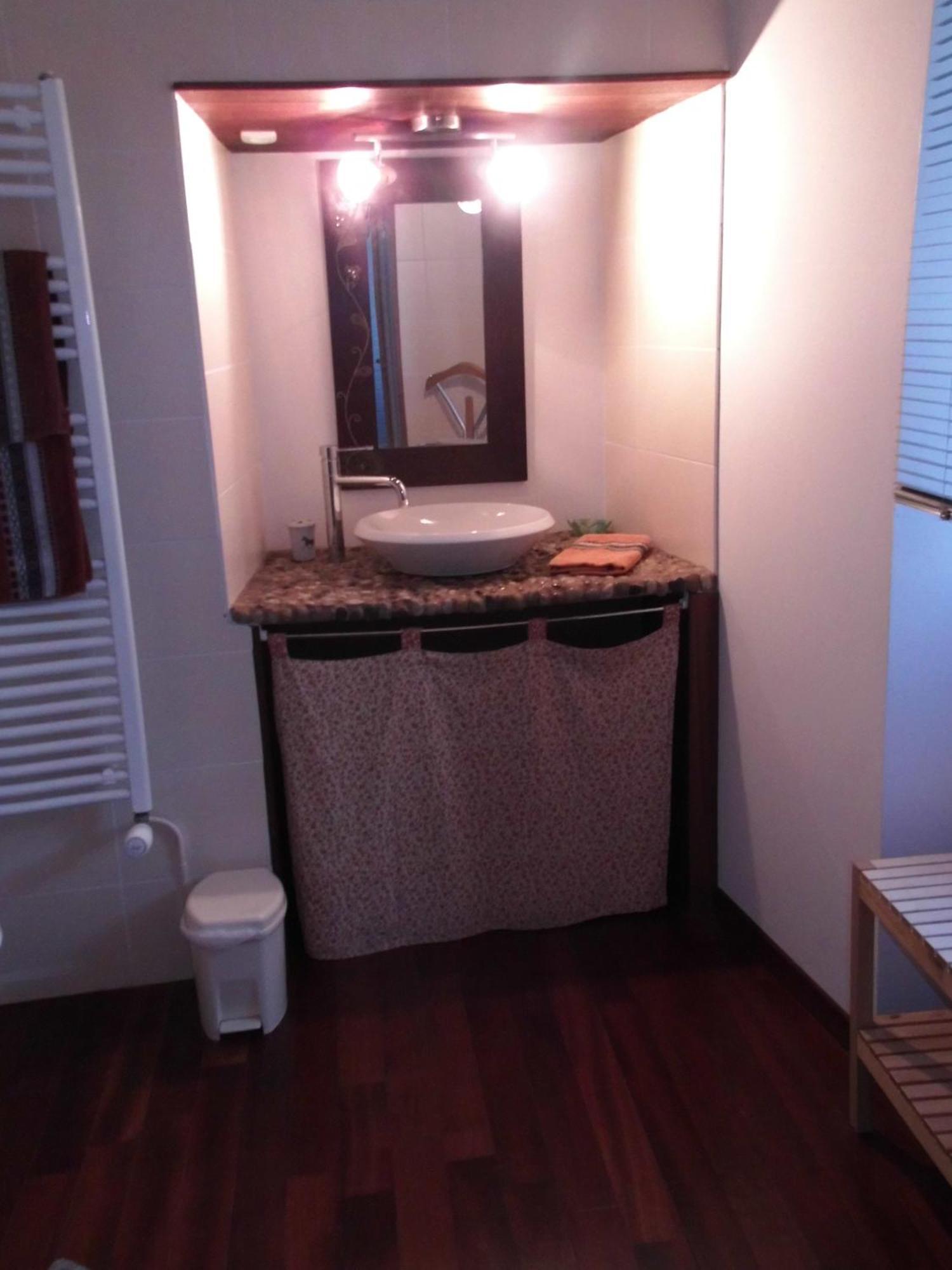 Le Clos Des Tilleuls D Day Home, Chambres D'Hotes, Suite Avec Sauna Privatif, Suite Avec Balneotherapie Privative, En Supplement Option Spa Bain A Remous La Vendelée Quarto foto