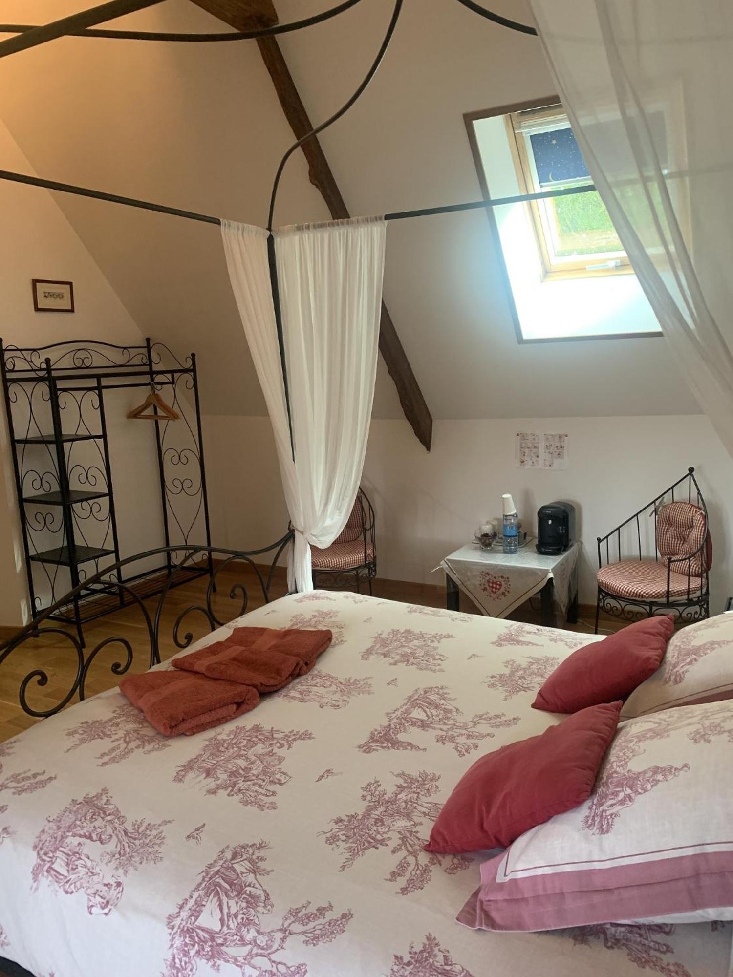 Le Clos Des Tilleuls D Day Home, Chambres D'Hotes, Suite Avec Sauna Privatif, Suite Avec Balneotherapie Privative, En Supplement Option Spa Bain A Remous La Vendelée Exterior foto